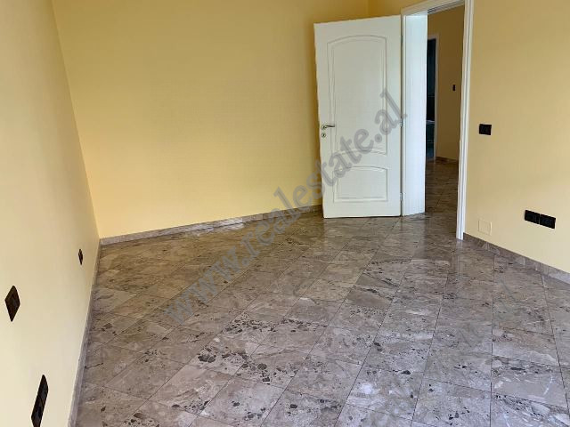 3 + 1 apartment for sale near Gjergj Fishta Boulevard in Tirana.

Located on the 2nd floor of a ne